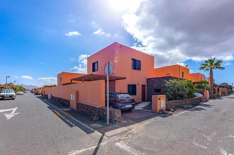 7 Island Surf House