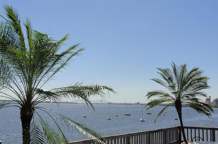 Airport Waterfront Inn