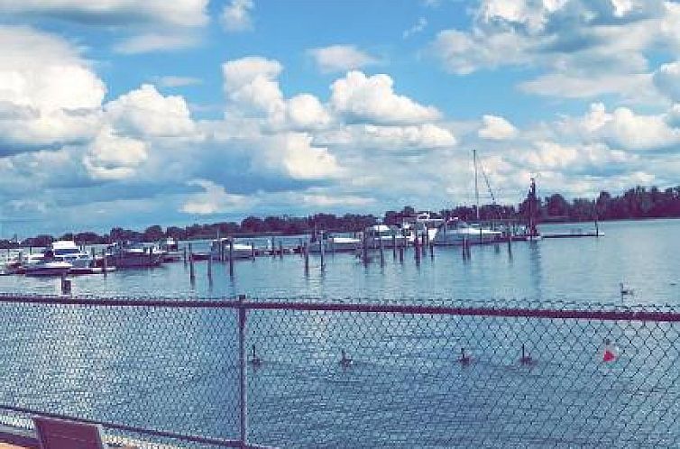 Airport Waterfront Inn