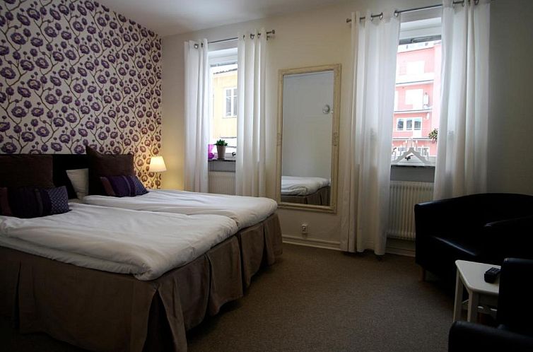 Riverside Hotel & Apartments