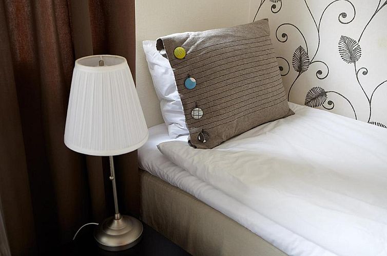 Riverside Hotel & Apartments