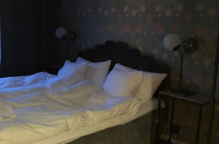 Riverside Hotel & Apartments