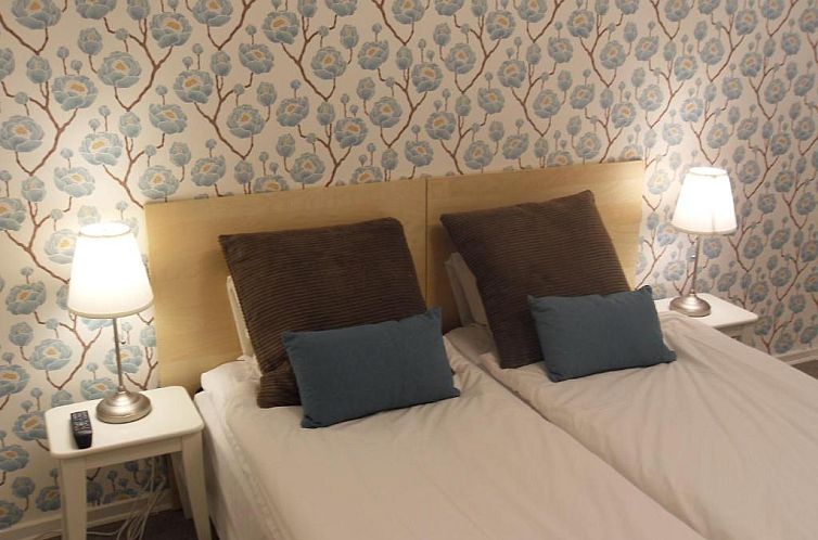 Riverside Hotel & Apartments