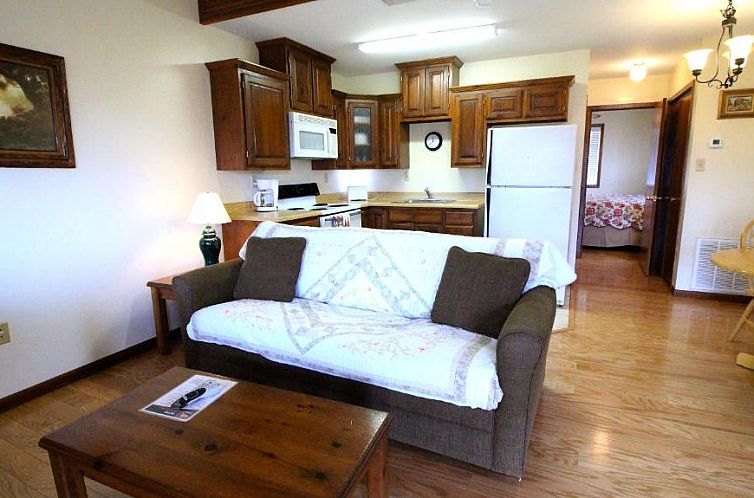 Peach Tree Inn & Suites