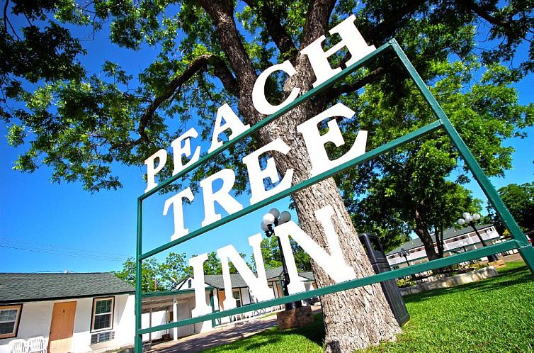 Peach Tree Inn & Suites