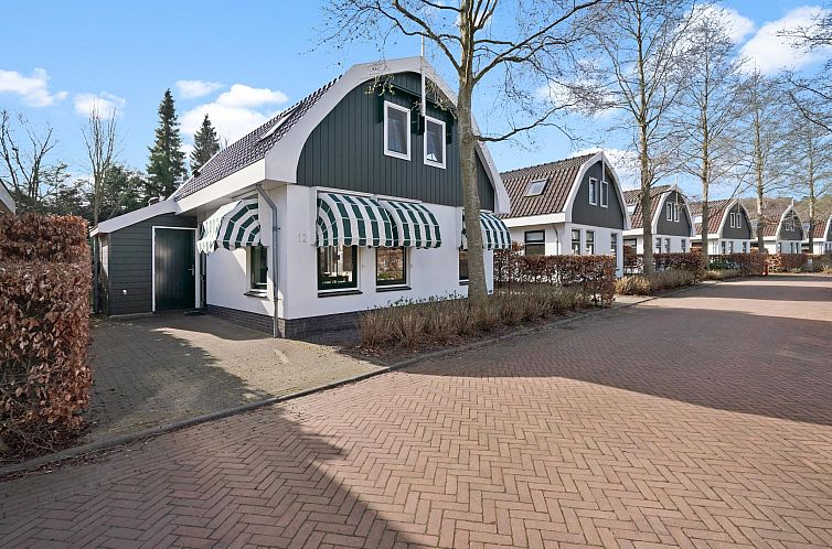 Koningshoeve 6 personen in Schoorl, Noord-Holland, vakantiehuis met charmante gevel en rustige omgeving.