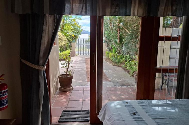 Cedar Lodge Guest House