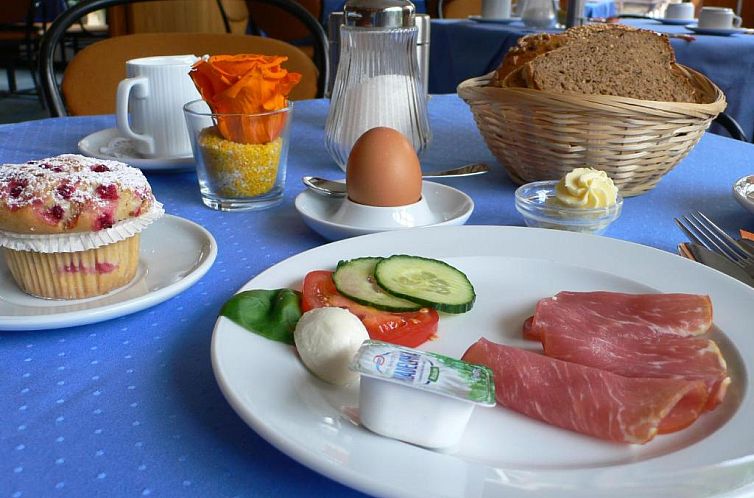 Hotel Meran Hallenbad & Sauna