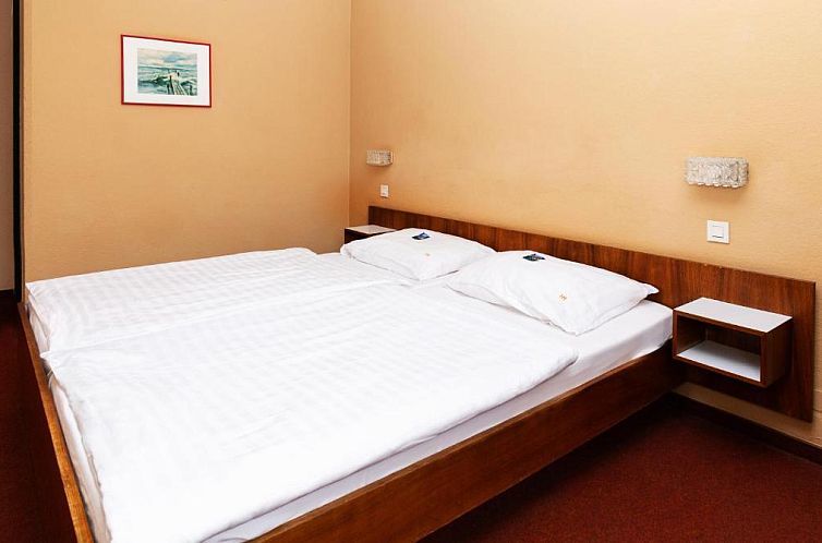 Hotel Meran Hallenbad & Sauna