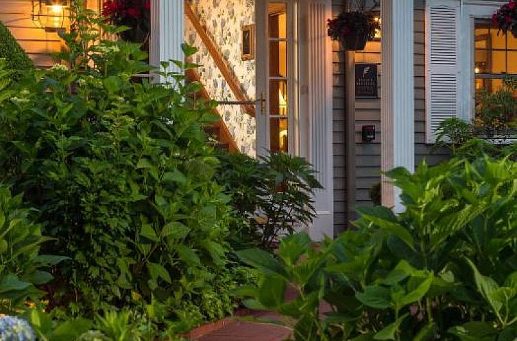 Old Harbor Inn