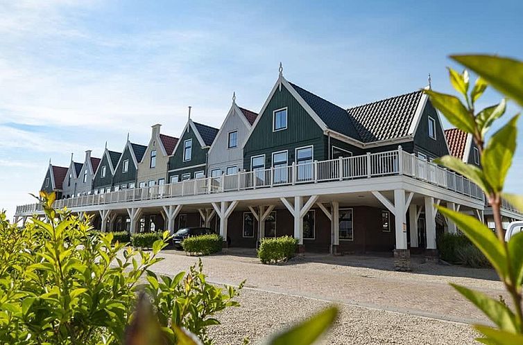 Ferienhaus Zuiderzee 12 in Uitdam, Amsterdam eo, Nordholland mit charmanten Giebeln und geraeumiger Veranda, ideal fuer entspannende Aufenthalte.