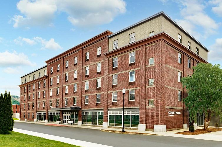 Courtyard Keene Downtown