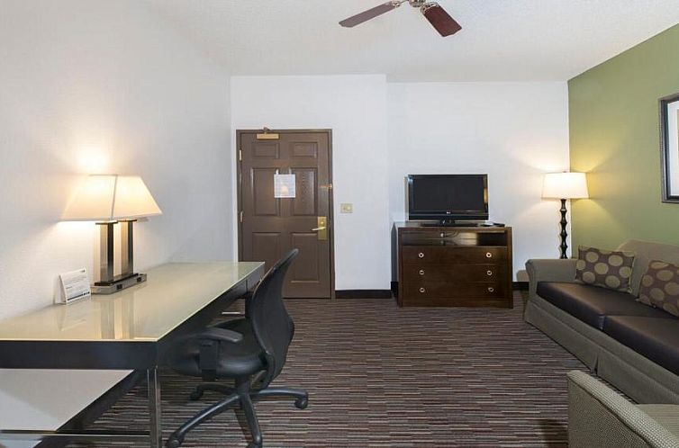 Holiday Inn Express Hotel & Suites Chicago-Deerfield/Lincoln