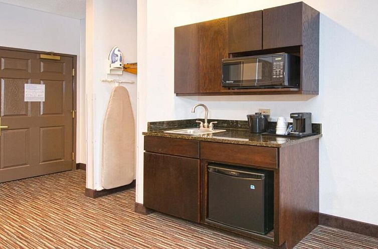 Holiday Inn Express Hotel & Suites Chicago-Deerfield/Lincoln