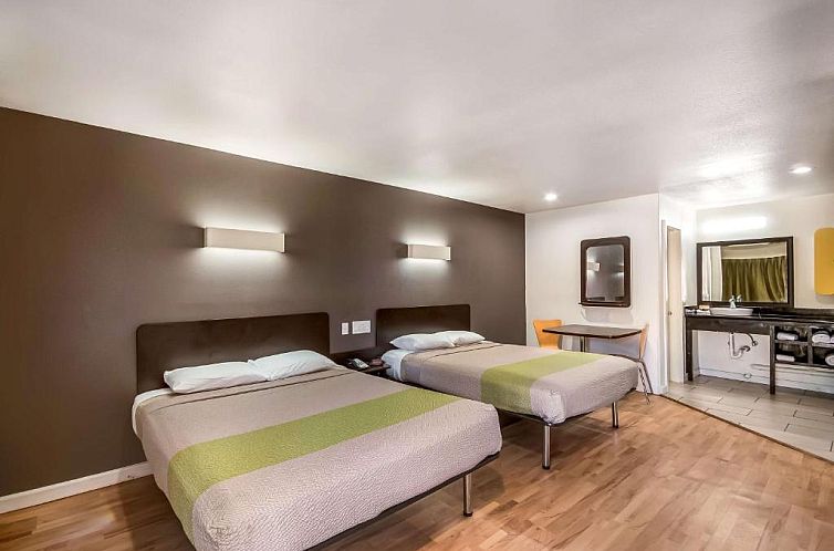 Studio 6-Huntsville, TX