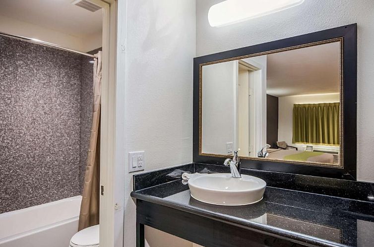 Studio 6-Huntsville, TX