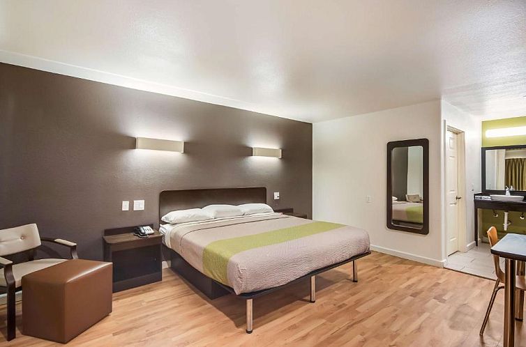 Studio 6-Huntsville, TX