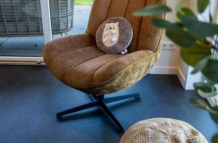 Wood Cottage + hottub