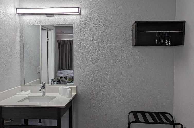 Motel 6-Nashua, NH - South