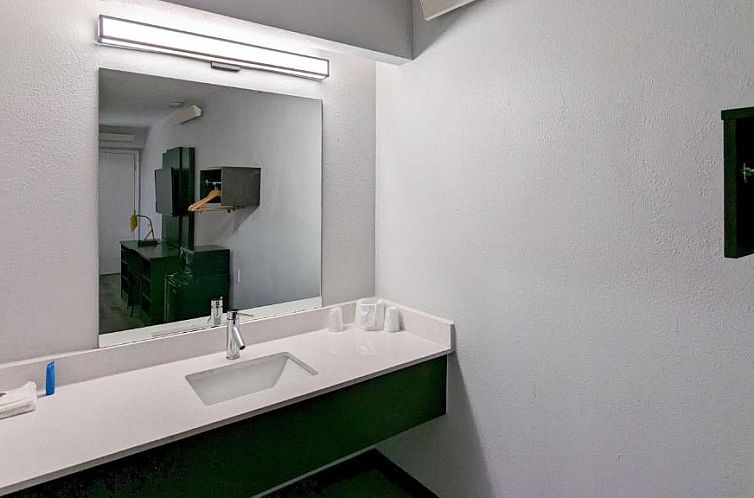 Motel 6-Nashua, NH - South