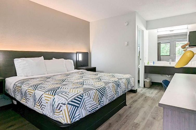 Motel 6-Nashua, NH - South