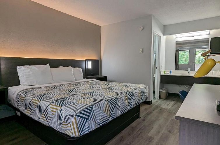 Motel 6-Nashua, NH - South