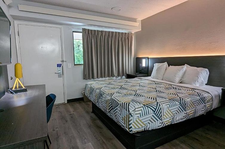 Motel 6-Nashua, NH - South