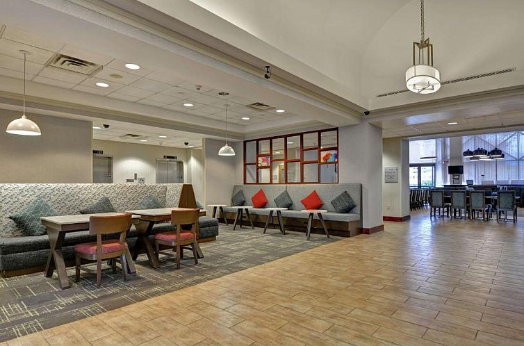 Hampton Inn & Suites Newark-Harrison-Riverwalk