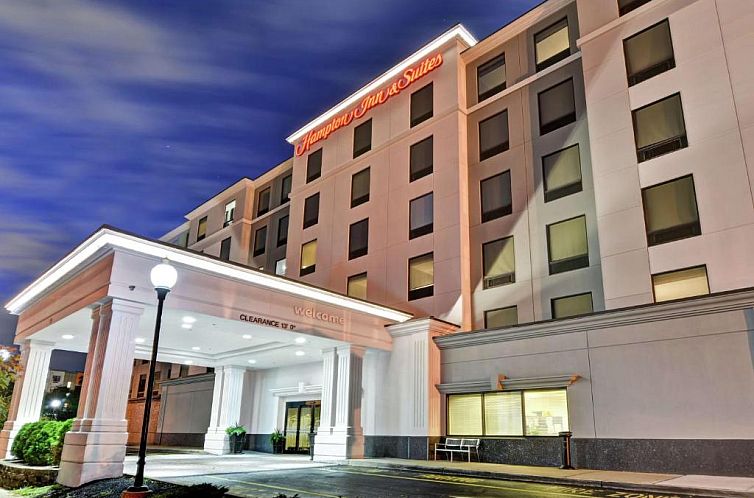 Hampton Inn & Suites Newark-Harrison-Riverwalk