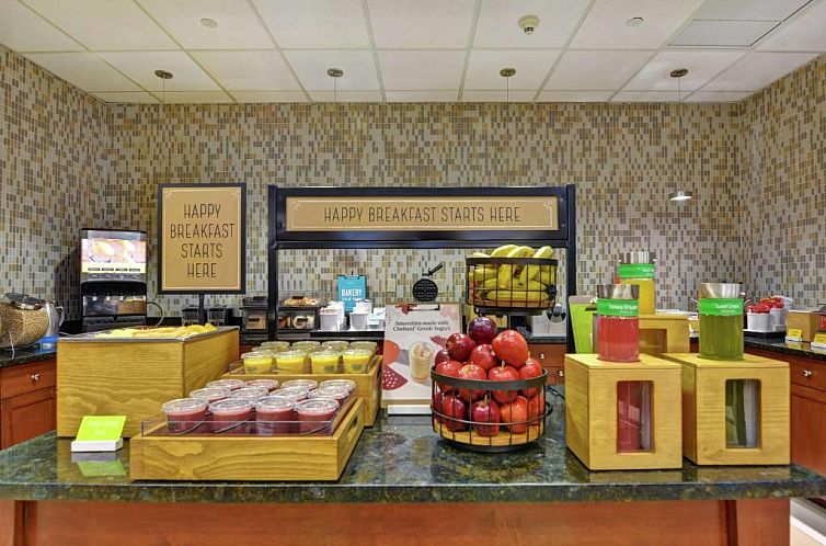 Hampton Inn & Suites Newark-Harrison-Riverwalk