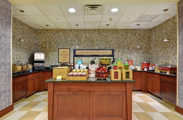 Hampton Inn & Suites Newark-Harrison-Riverwalk