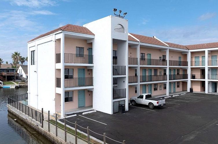 WindWater Hotel and Marina