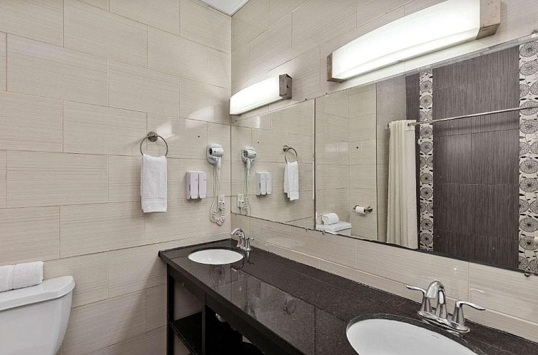 WindWater Hotel and Marina