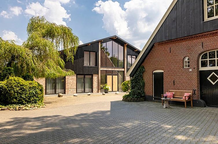 Cottage in Losser cottage in Twente with modern architecture and green surroundings in Overijssel.