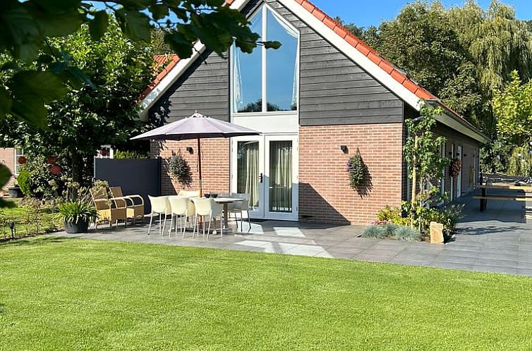 Enjoy the sun on the terrace of Huisje in Heeten, a vacation home in Salland, Overijssel.