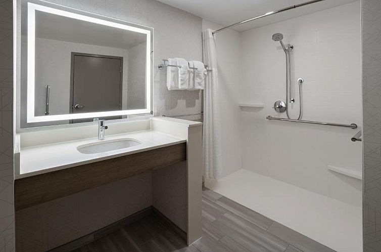 Holiday Inn Express Hotel & Suites Brattleboro, an IHG Hotel