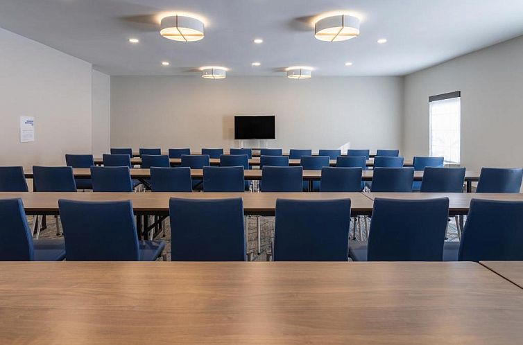 Holiday Inn Express Hotel & Suites Brattleboro, an IHG Hotel