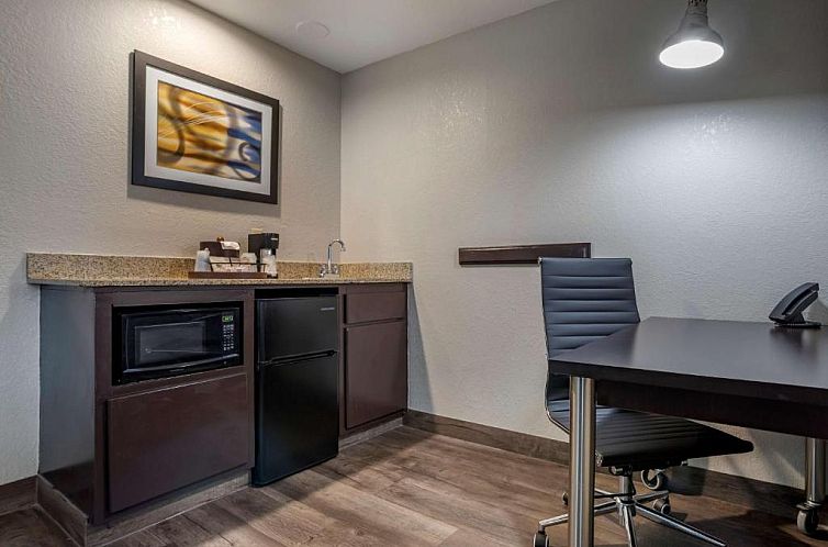 Best Western Plus Carlton Suites - Birmingham