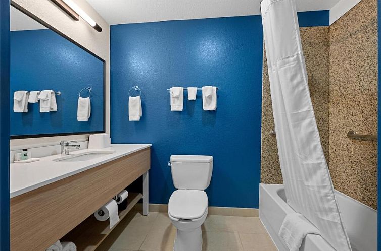 Country Inn & Suites by Radisson, Homewood, AL
