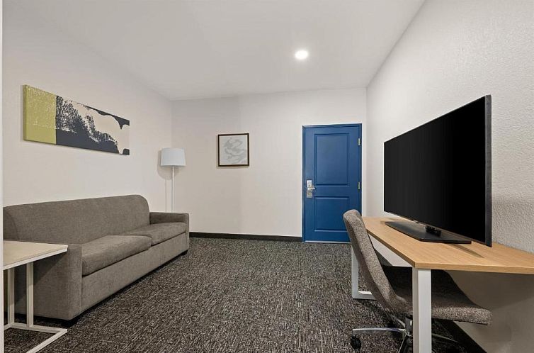 Country Inn & Suites by Radisson, Homewood, AL