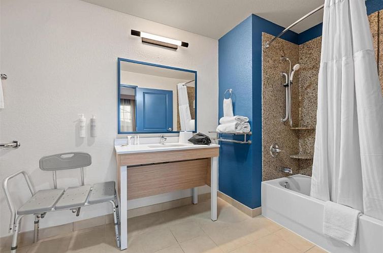 Country Inn & Suites by Radisson, Homewood, AL