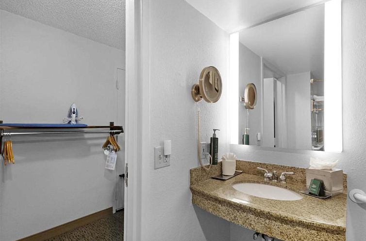 DoubleTree by Hilton Palm Beach Gardens