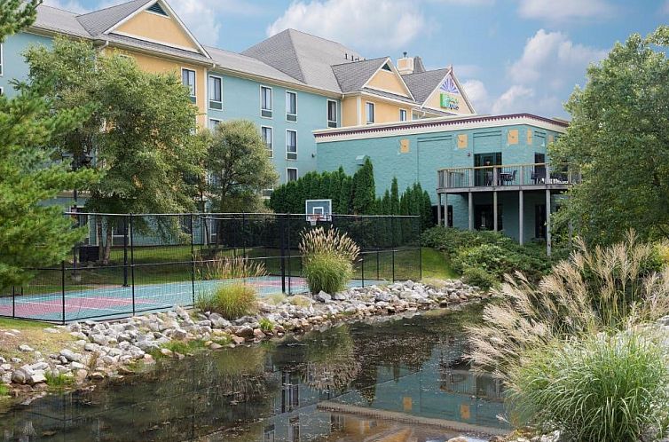 Holiday Inn Express Holland, an IHG Hotel