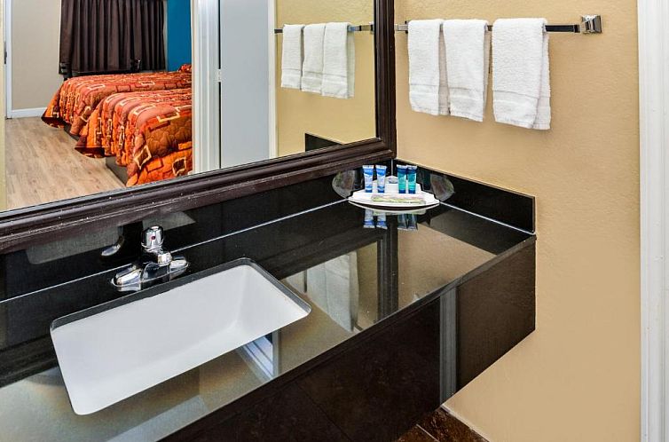 Scottish Inn and Suites Highway Six South