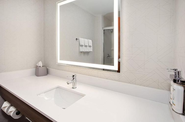 Holiday Inn Express Hotel & Suites - Belleville Area, an IHG