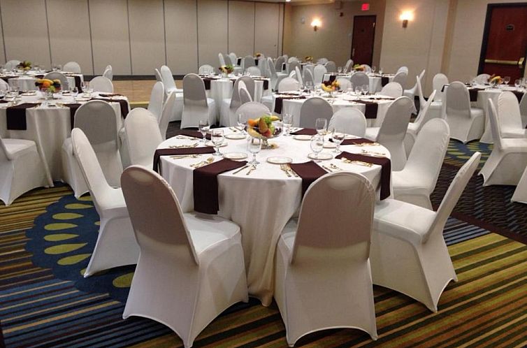 Holiday Inn Express Hotel & Suites - Belleville Area, an IHG