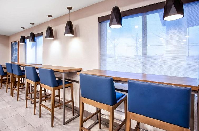 Holiday Inn Express Hotel & Suites - Belleville Area, an IHG