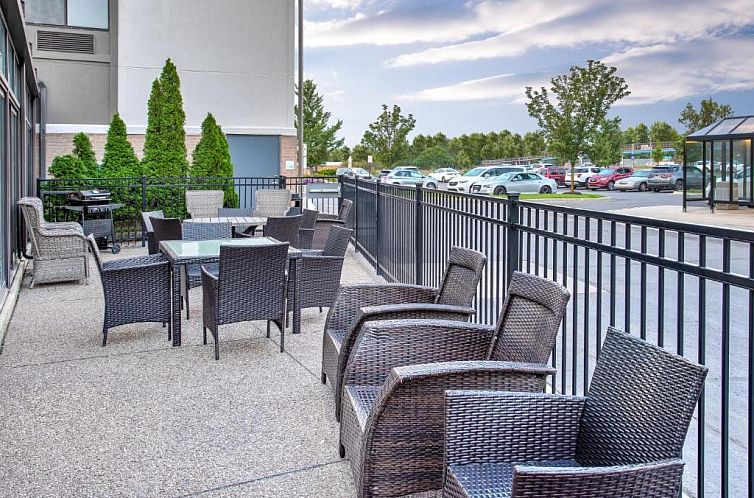 Holiday Inn Express Hotel & Suites - Belleville Area, an IHG