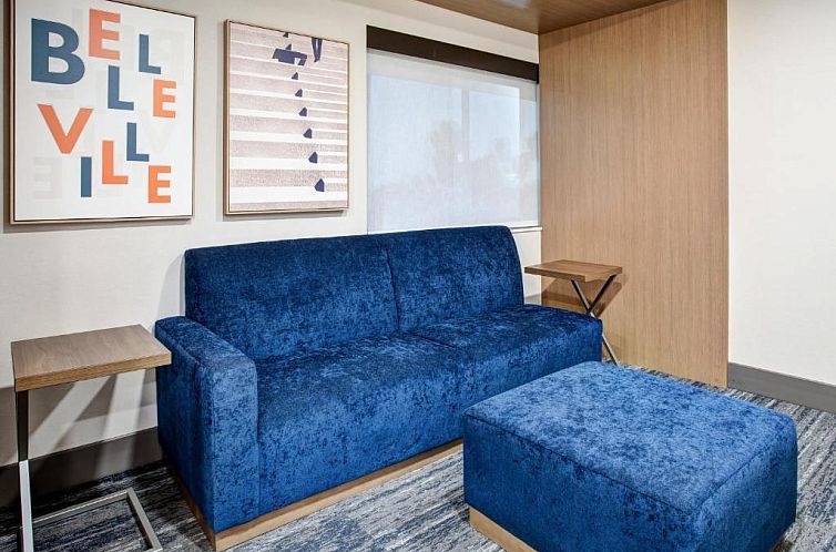 Holiday Inn Express Hotel & Suites - Belleville Area, an IHG