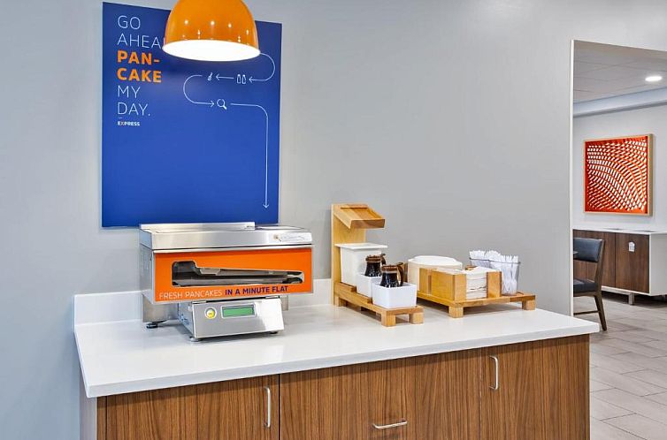 Holiday Inn Express Hotel & Suites - Belleville Area, an IHG